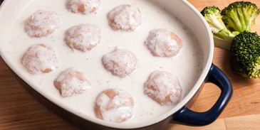 рыбные фрикадельки в сметанном соусе