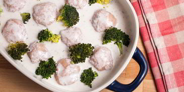 рыбные фрикадельки в сметанном соусе