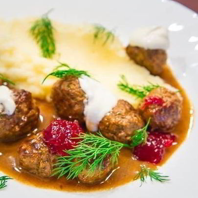 Шведские фрикадельки с брусничным джемом