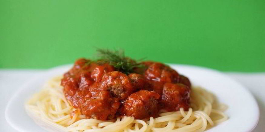 Рецепт спагетти с фрикадельками в томатном соусе