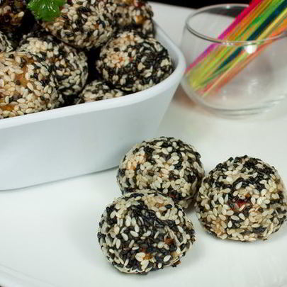 Закусочные куриные фрикадельки в кунжуте