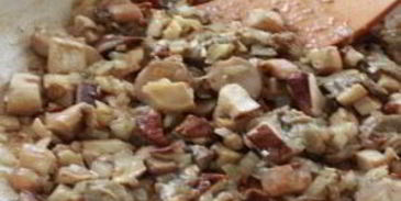 чечевица с мясом в горшочке