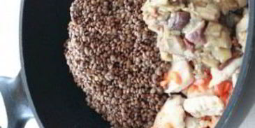 чечевица с мясом в горшочке