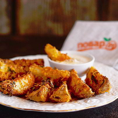 Деревенский картофель под сырным соусом