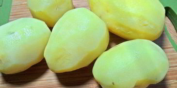 картофель с беконом, авокадо и сыром