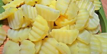 картофель с беконом, авокадо и сыром