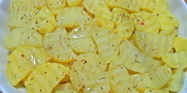 картофель с беконом, авокадо и сыром