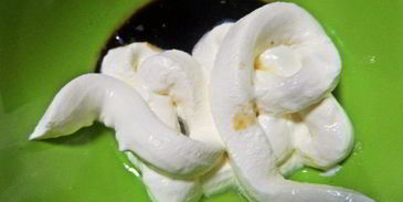 картофель с беконом, авокадо и сыром