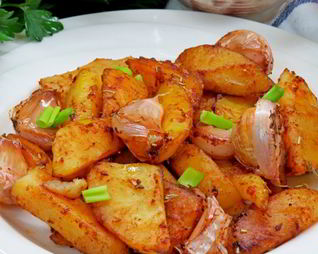 Картофель с чесноком и зеленью