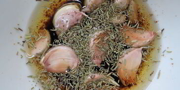 картофель с чесноком и зеленью