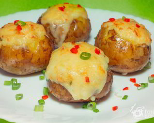 Картофель с сырной начинкой