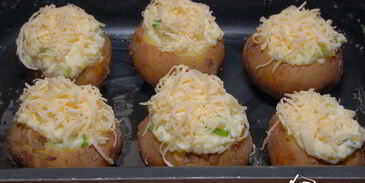 картофель с сырной начинкой