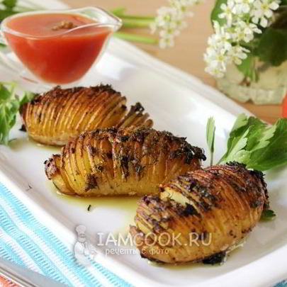 Картошка-гармошка с чесноком и укропом в духовке