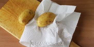 картошка-гармошка с чесноком и укропом в духовке