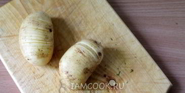 картошка-гармошка с чесноком и укропом в духовке