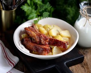 Картошка с грудинкой свиной в духовке