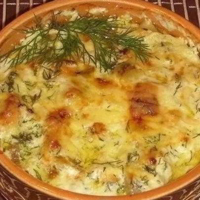 Картошка с курицей в сметане в духовке