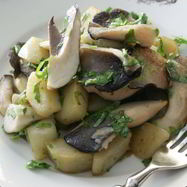 Рецепт Молодого картофеля с грибами и сметаной