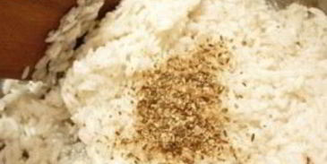 рассыпчатый рис с подливой