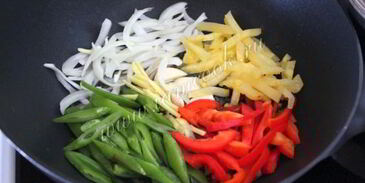 рис с ананасом и овощами