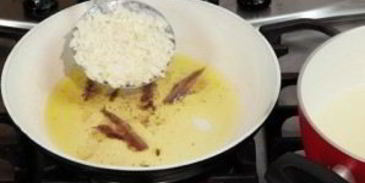 рис с анчоусами