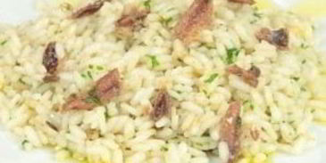 рис с анчоусами