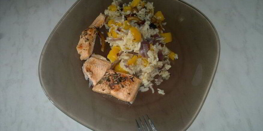 Рецепт риса с грибами и овощами, карельская форель с паприкой