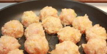 рис с куриным фаршем и помидорами