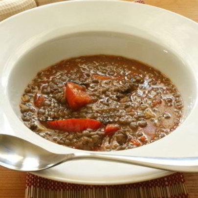 Тушеная чечевица с томатами и петрушкой по-итальянски