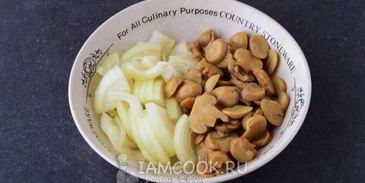 жареная картошка с грибами и луком