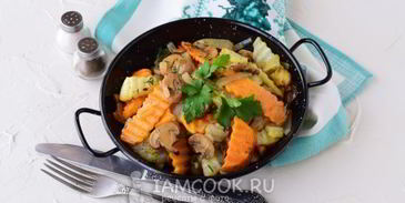 жареная картошка с грибами и луком