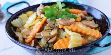 жареная картошка с грибами и луком