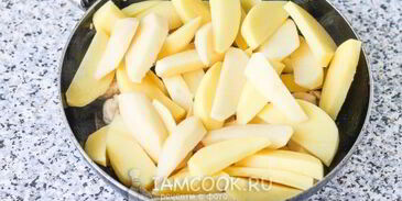жареная картошка с курицей