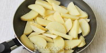 жареный картофель с ветчиной и крабовыми палочками