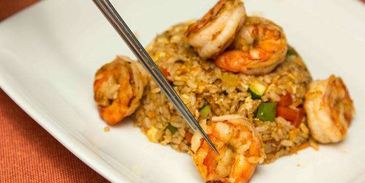 жареный рис с креветками