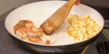 жареный рис с креветками