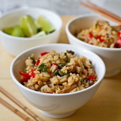 Жареный рис с овощами