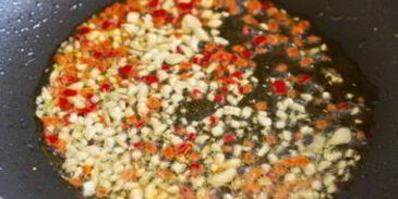 жареный рис с овощами