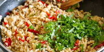 жареный рис с овощами