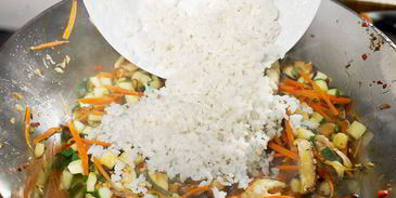 жареный рис с яйцом по-китайски