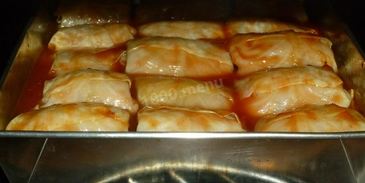 голубцы в духовке в томатном соусе