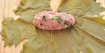 голубцы в виноградных листьях