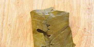 голубцы в виноградных листьях