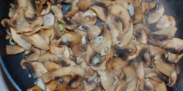 гречневая лапша со сливочно-грибным соусом