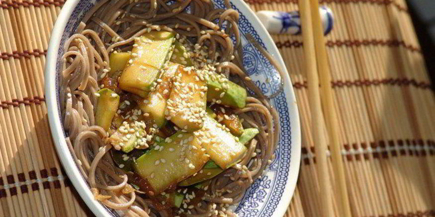 Рецепт гречневой лапши соба с кабачками