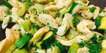 гречневая лапша соба с курицей и овощами