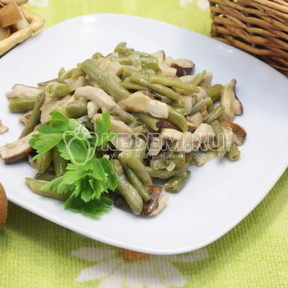 Белые грибы со стручковой фасолью