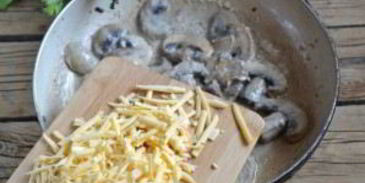 грибы под сырным соусом