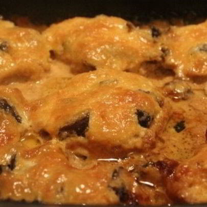 Грибы со свининой в духовке