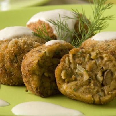 Крокеты грибные со сметанным соусом